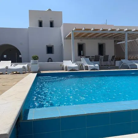 White And Grey Villas: Spacious 1 Bed With Shared Pool And Sea View * פארוס