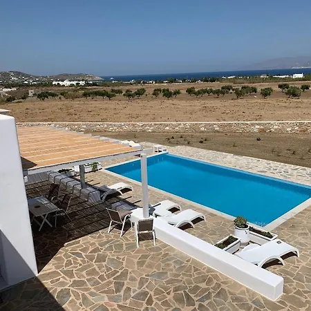 White And Grey Villas: Spacious 1 Bed With Shared Pool And Sea View *