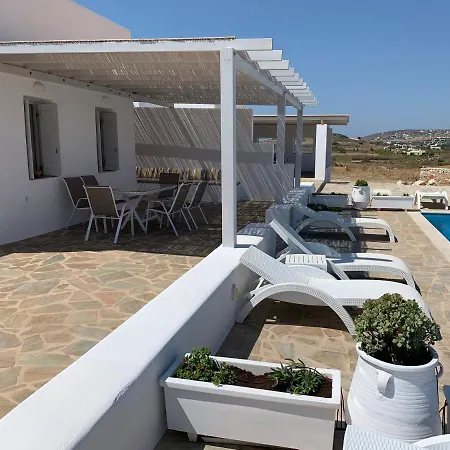 Апартаменты White And Grey Villas: Spacious 1 Bed With Shared Pool And Sea View