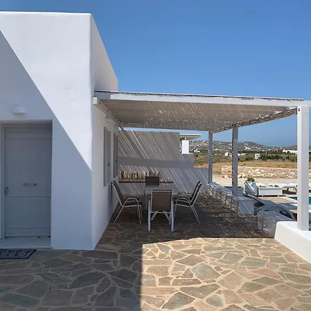 White And Grey Villas: Spacious 1 Bed With Shared Pool And Sea View Парос
