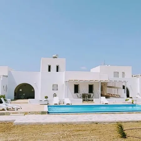 White And Grey Villas: Spacious 1 Bed With Shared Pool And Sea View * Парос
